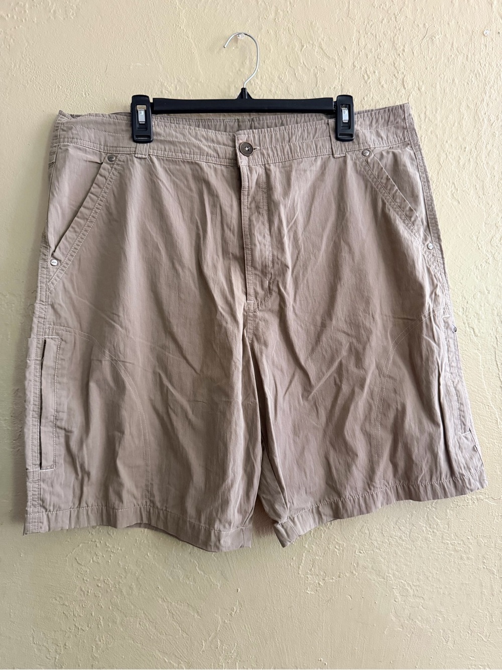 Pacific Trail Men's Cargo Shorts in Light Tan